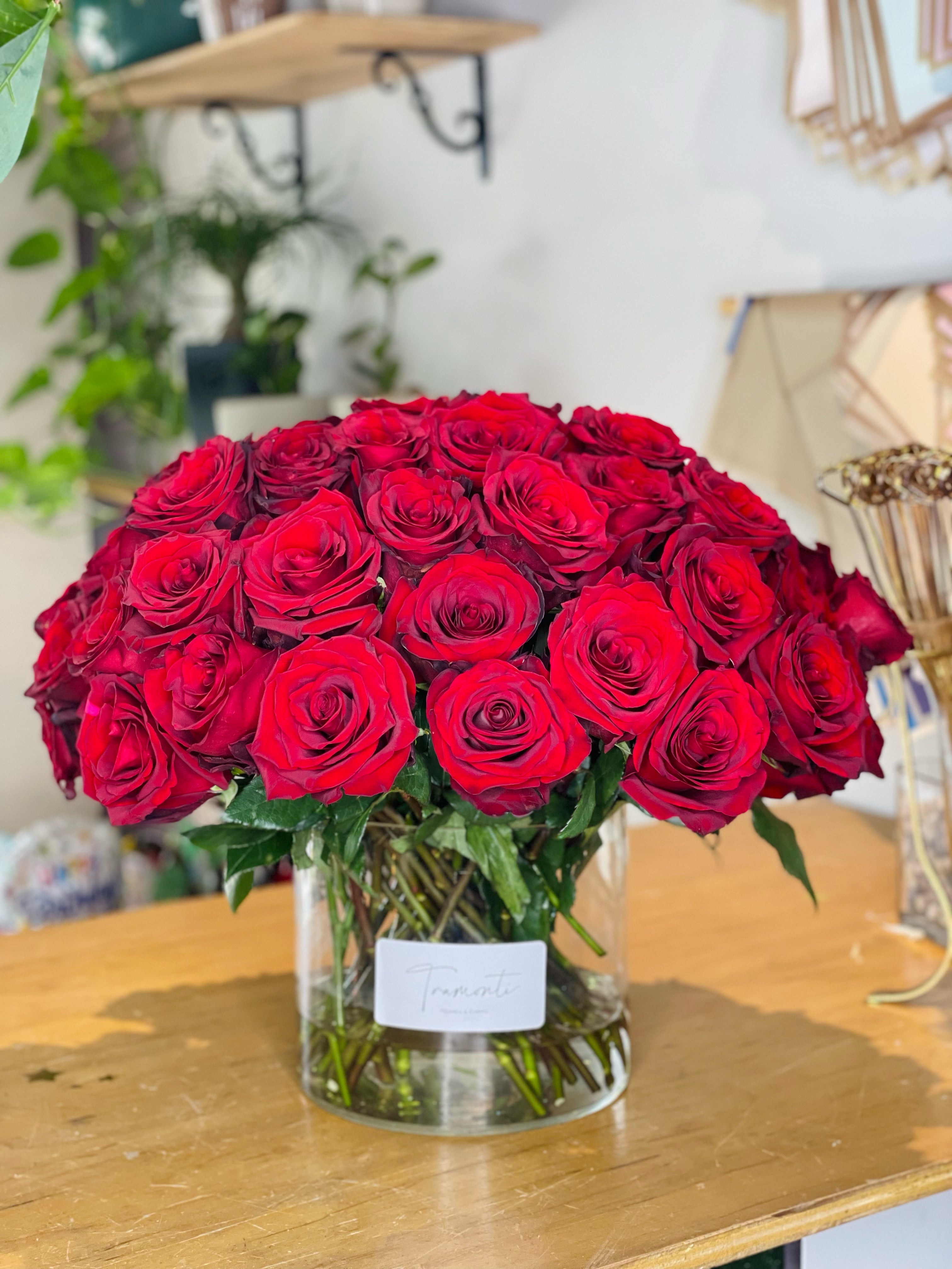 Crimson Romance red premium roses arrangement – Tramonti Flowers & Events